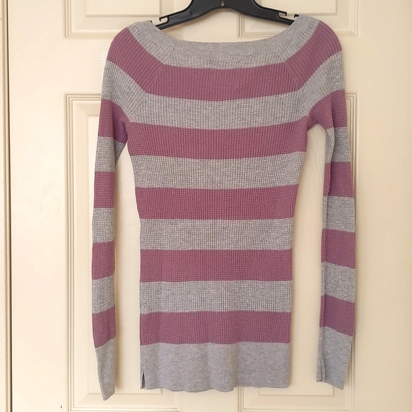 American Eagle Outfitters Junior Cotton/Rayon stretch knit top with stripes. - Picture 4 of 4